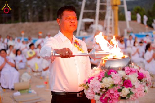 ภาพ No.275238:วันอาทิตย์ที่ 30 พฤศจิกายน พ.ศ. 2568 พิธีจุดประทีปถวายเป็นพุทธบูชา ณ ศูนย์ปฏิบัติธรรมระยอง (บ้านช่องลม)