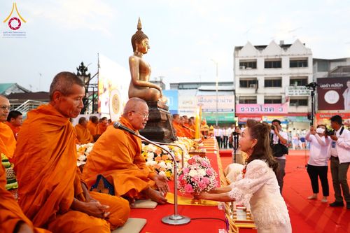ภาพ No.210237:วันอาทิตย์ที่ 9 มีนาคม พ.ศ. 2568 พ่อเมืองโคราชจัดตักบาตรพระหมื่น ทำบุญเมือง 557 ปี