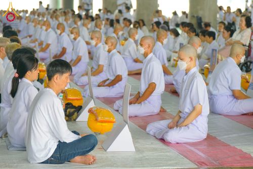 ภาพ No.62691:พิธีขอขมามอบผ้าไตร ในโครงการอุปสมบทหมู่ บูชาธรรมหลวงพ่อธัมมชโย พ.ศ.2567  โครงการอุปสมบทหมู่ธรรมทายาท ระดับอุดมศึกษา รุ่นที่51 (ภาคฤดูร้อน) โครงการบวชพระนานาชาติ AEC และ WAB รุ่นผู้บริหาร(รุ่นที่2) ณ ลานธรรม พระมหาธรรมกายเจดีย์ วันที่ 13 เมษายน พ.ศ. 2567