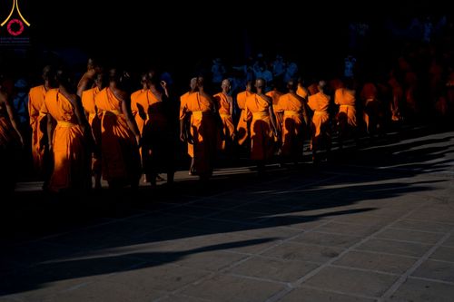 ภาพ No.107077:พิธีจุดประทีปถวายเป็นพุทธบูชา และบูชาธรรมมหาปูชนียาจารย์ ในโครงการธรรมยาตรากตัญญูบูชา มหาปูชนียาจารย์ พระมงคลเทพมุนี(สด จนฺทสโร) พระผู้ปราบมาร  อนุสรณ์สถาน 7 แห่ง ปีที่ 12  วันที่ 6 มกราคม พ.ศ. 2567 ณ อนุสรณ์สถานมหาวิหารพระมงคลเทพมุนี อ.สองพี่น้อง จ.สุพร