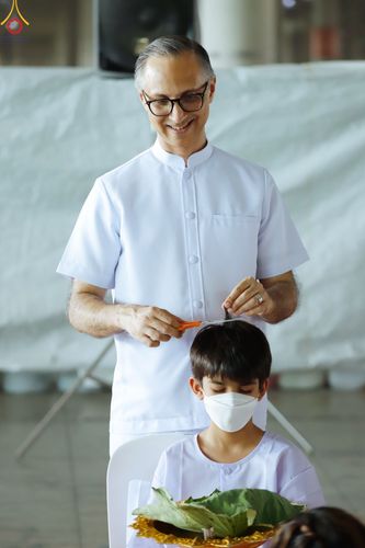 ภาพ No.83751:พิธีตัดปอยผมและปลงผม ในโครงการบรรพชาสามเณร ธรรมทายาทรุ่นโรงเรียนนานาชาติ ณ วัดพระธรรมกาย วันเสาร์ที่ 15 กรกฎาคม พ.ศ.2566
