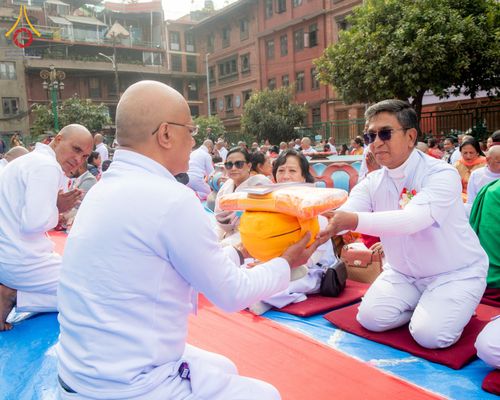 ภาพ No.209730:วันที่ 28 กุมภาพันธ์ พ.ศ.2568 พิธีเปิดโครงการบวชสามเณร พิธีถวายไทยธรรม พิธีขอขมามอบผ้าไตร  ณ เมืองปาตัน ประเทศเนปาล