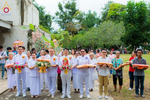 ภาพ No.178247:พิธีทอดกฐิน ณ วัดหนองไผ่ ต.โพธิ์ทอง อ.ปางศิลาทอง จ.กำแพงเพชร ในโครงการทอดกฐินสามัคคีทั่วไทย 30,000 วัด บูชาธรรม 80 ปี หลวงพ่อธัมมชโย โดยคณะศิษยานุศิษย์วัดพระธรรมกาย วันที่ 6 พฤศจิกายน พ.ศ. 2567