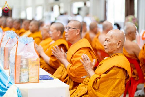 ภาพ No.238782:วันเสาร์ที่ 16 สิงหาคม พ.ศ. 2568 งานบุญประจำปี ครั้งที่ 20 พิธีทักษิณานุปทานแด่บรรพชน ตระกูลผ่องสวัสดิ์และหมู่ญาติที่ล่วงลับไปแล้ว ณ พระมหาเจดีย์ทัตตชีโว ศูนย์อบรมเยาวชนกาญจนบุรี