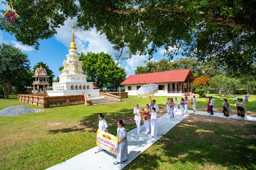 ภาพ No.173319:พิธีทอดกฐิน วัดศรีดงเย็น จ.ลำพูน ในโครงการกฐินสามัคคีทั่วไทย 30,000 วัด บูชาธรรม 80 ปี หลวงพ่อธัมมชโย โดยคณะศิษยานุศิษย์วัดพระธรรมกาย วันที่ 31 ตุลาคม พ.ศ. 2567