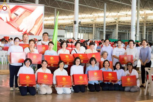 ภาพ No.212217:วันพุธที่ 19 มีนาคม พ.ศ. 2568 การบรรจุไทยธรรมลงกล่องสำเร็จ 43,500 กล่อง เพื่อถวายแด่พระสังฆาธิการ 40,000 กว่าวัดทั่วไทย ในวันคุ้มครองโลก 22 เมษายน พ.ศ. 2568 ณ บ้านแก้วเรือนทองคุณยายฯ วัดพระธรรมกาย