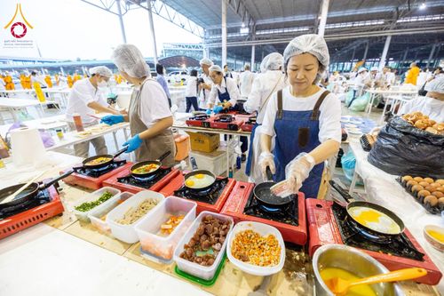 ภาพ No.120569:พิธีถวายภัตตาหารเป็นสังฆทาน แด่คณะพระธรรมยาตรา ปีที่ 12 วันที่ 29 มกราคม พ.ศ. 2567 ณ สภาธรรมกายสากล วัดพระธรรมกาย