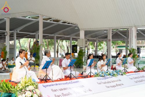 ภาพ No.61218:พิธีตักบาตรฉลองพระใหม่ รุ่นบูชาธรรมโครงการ 1-2 โครงการบรรพชาอุปสมบทหมู่ธรรมทายาท บูชาธรรมหลวงพ่อธัมมชโย 80 ปี ณ โถงช้างสำนักงานใหญ่ วัดพระธรรมกาย วันที่ 20 เมษายน พ.ศ. 2567