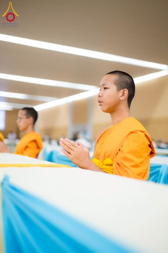 ภาพ No.270563:วันอาทิตย์ที่ 16 พฤศจิกายน พ.ศ. 2568 ถวายกองทุนโครงการอุปสมบทหมู่ 3,000 รูปทั่วไทย  รุ่นบูชาธรรมมหาปูชนียาจารย์ ณ ห้องแก้วสารพัดนึก 2 สภาธรรมกายสากล วัดพระธรรมกาย