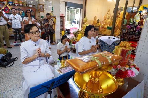 ภาพ No.179016:พิธีทอดกฐิน ณ วัดบางน้ำผึ้งใน อ.พระประแดง จ.สมุทรปราการ ในโครงการกฐินสามัคคีทั่วไทย 30,000 วัด บูชาธรรม 80 ปี หลวงพ่อธัมมชโย โดยคณะศิษยานุศิษย์วัดพระธรรมกาย วันที่ 26 ตุลาคม พ.ศ. 2567