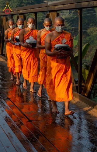 ภาพ No.76344:คณะสงฆ์และสามเณรบิณฑบาต ประเทศบังกลาเทศ วันที่ 11 กุมภาพันธ์ พ.ศ. 2566