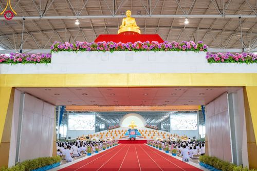 ภาพ No.99687:พิธีปฏิบัติธรรมและพิธีบูชาข้าวพระ ในวันอาทิตย์ต้นเดือนที่ 3 ธันวาคม พ.ศ. 2566 ณ สภาธรรมกายสากล วัดพระธรรมกาย จ.ปทุมธานี