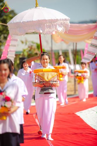 ภาพ No.175078:พิธีทอดกฐินสถาปนา แผ่นสิริฉะทะนะรัสมี(หลังคา) อาคาร 80 ปี หลวงพ่อธัมมชโย ณ ศูนย์ปฏิบัติธรรมวิหารแดง จ.สระบุรี วันเสาร์ที่ 9 พฤศจิกายน พ.ศ. 2567