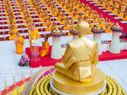 ภาพ No.190068:พิธีจุดประทีปถวายเป็นพุทธบูชา และบูชาธรรมมหาปูชนียาจารย์ ณ อนุสรณ์สถานมหาวิหารพระมงคลเทพมุนี (โลตัสแลนด์) อ.สองพี่น้อง จ.สุพรรณบุรี ในโครงการธรรมยาตรา กตัญญูบูชา มหาปูชนียาจารย์ พระมงคลเทพมุนี(สด จนฺทสโร) พระผู้ปราบมาร อนุสรณ์สถาน 7 แห่ง ปีที่ 13