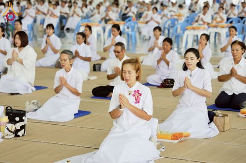 ภาพ No.243803:วันที่ 6 กันยายน พ.ศ. 2568 พิธีถวายภัตตาหารเมนูสวรรค์ เพื่อการบรรลุธรรม ณ หอฉันคุณยายอาจารย์ฯ วัดพระธรรมกาย