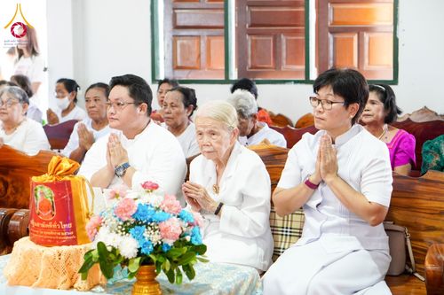 ภาพ No.170514:พิธีทอดกฐิน ณ วัดทองประดิษฐ์ จ.สุพรรณบุรี ในโครงการกฐินสามัคคีทั่วไทย 30,000 วัด บูชาธรรม 80 ปี หลวงพ่อธัมมชโย โดยคณะศิษยานุศิษย์วัดพระธรรมกาย วันที่ 27 ตุลาคม พ.ศ. 2567