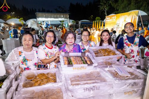 ภาพ No.110965:พิธีถวายภัตตาหารเป็นสังฆทาน แด่คณะพระธรรมยาตราฯ ในโครงการธรรมยาตรา กตัญญูบูชา มหาปูชนียาจารย์ พระมงคลเทพมุนี(สด จนฺทสโร) พระผู้ปราบมาร อนุสรณ์สถาน 7 แห่ง ปีที่ 12 วันที่ 13 มกราคม พ.ศ. 2567 ณ อนุสรณ์สถานมหาวิหารพระมงคลเทพมุนี  (โลตัสแลนด์) อ.สองพี่น้อง จ