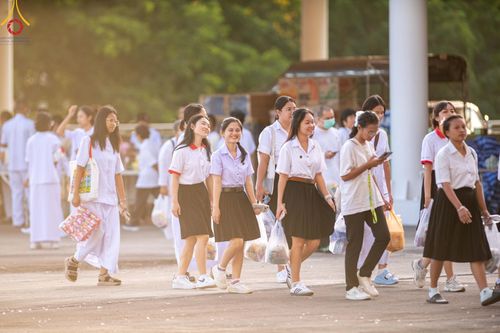 ภาพ No.143354:พิธีตักบาตร ข้าวสารอาหารแห้ง ณ บ้านแก้วเรือนทองคุณยายฯ และ พิธีบูชาข้าวพระ  ณ สภาธรรมกายสากล วัดพระธรรมกาย วันอาทิตย์ที่ 7 กรกฎาคม พ.ศ. 2567