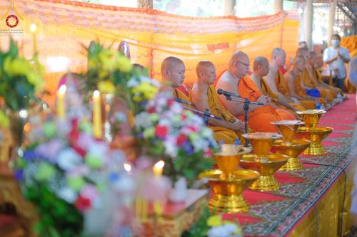 ภาพ No.170057:พิธีทอดกฐิน ณ วัดทุ่งพิชัย จ.นครปฐม ในโครงการกฐินสามัคคีทั่วไทย 30,000 วัด บูชาธรรม 80 ปี หลวงพ่อธัมมชโย โดยคณะศิษยานุศิษย์วัดพระธรรมกาย วันที่ 19 ตุลาคม พ.ศ. 2567