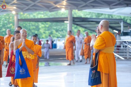 ภาพ No.146742:การต้อนรับพระสังฆาธิการ 2,000 กว่าวัดทั่วประเทศ และพิธีบูชาข้าวพระ เนื่องในวันสมาธิโลก วันอาทิตย์ที่ 4 สิงหาคม พ.ศ. 2567 ณ สภาธรรมกายสากล วัดพระธรรมกาย