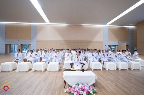 ภาพ No.145985:พิธีเจริญพระพุทธมนต์ ปฏิบัติธรรมเจริญสมาธิภาวนา เพื่อถวายเป็นพระราชกุศล แด่พระบาทสมเด็จพระเจ้าอยู่หัว เนื่องในโอกาสพระราชพิธีมหามงคล เฉลิมพระชนมพรรษา 6 รอบ 28 กรกฎาคม 2567 วันอาทิตย์ที่ 28 กรกฎาคม พ.ศ. 2567  ณ ห้องแก้วสารพัดนึก 2 สภาธรรมกายสากล
