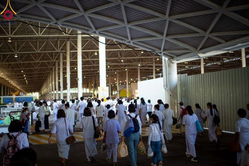 ภาพ No.92072:พิธีตักบาตร ในวันทอดกฐินสามัคคี ประจำปีพุทธศักราช 2566 วันอาทิตย์ต้นเดือนที่ 5 พฤศจิกายน พ.ศ. 2566 ณ สภาธรรมกายสากล วัดพระธรรมกาย จ.ปทุมธานี