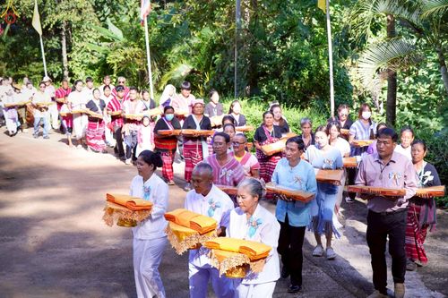 ภาพ No.262301:วันที่ 19 ตุลาคม พ.ศ. 2568 พิธีทอดกฐินสามัคคีทั่วไทย 30,000 วัด โดยคณะศิษยานุศิษย์ บูชาธรรม 81 ปี หลวงพ่อธัมมชโย ณ วัดป่าหมาก ต.แม่ลาน้อย อ.แม่ลาน้อย จ.แม่ฮ่องสอน