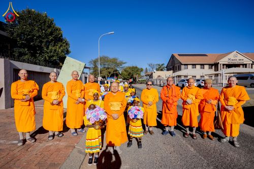 ภาพ No.231608:โครงการบรรพชาอุปสมบทหมู่ครั้งที่ 2 ณ วัดพระธรรมกายโจฮันเนสเบิร์ก ประเทศแอฟริกาใต้ วันอาทิตย์ 29 มิถุนายน พ.ศ. 2568