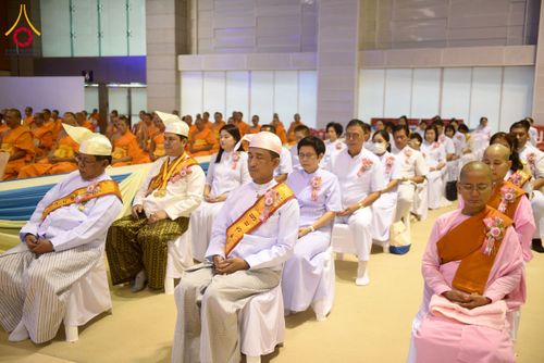 ภาพ No.232112:วันอาทิตย์ที่ 6 กรกฏาคม พ.ศ. 2568 พิธีมอบโล่เกียรติคุณ สวดธัมมจักกัปปวัตตนสูตร และรางวัลโครงการผู้นำแสงสว่างออนไลน์ ณ ห้องแก้วสารพัดนึก1 สภาธรรมกายสากล วัดพระธรรมกาย