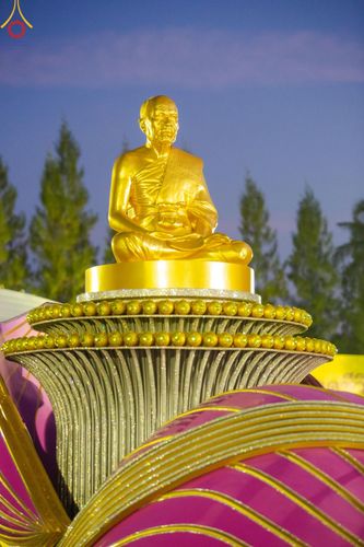 ภาพ No.192918:พิธีตักบาตรพระธรรมยาตรา ณ อนุสรณ์สถานคลองบางนางแท่น อ.สามพราน จ.นครปฐม ในโครงการธรรมยาตรา กตัญญูบูชา มหาปูชนียาจารย์ พระมงคลเทพมุนี(สด จนฺทสโร) พระผู้ปราบมาร อนุสรณ์สถาน 7 แห่ง ปีที่ 13 วันที่ 11 มกราคม พ.ศ.2568