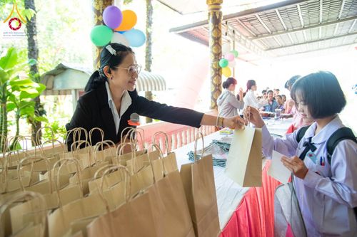 ภาพ No.184134:กิจกรรมวันรวมพลังเด็กดี V-Star จังหวัดตาก ประจำปี 2567  วันที่ 6 ธันวาคม พ.ศ. 2567 ณ วัดดอนเจดีย์ อ.พบพระ จ.ตาก