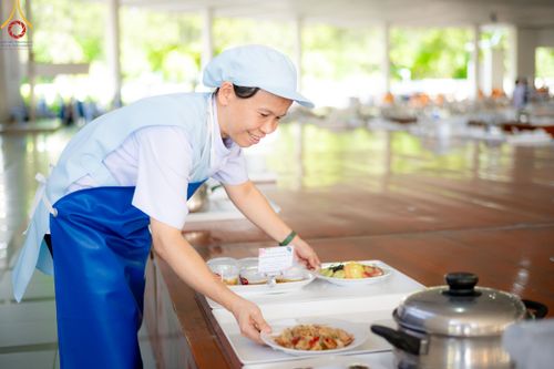 ภาพ No.168643:พิธีถวายภัตตาหารเมนูสวรรค์ ณ หอฉันคุณยายอาจารย์ วัดพระธรรมกาย ในวันเสาร์ที่ 9 พฤศจิกายน พ.ศ. 2567