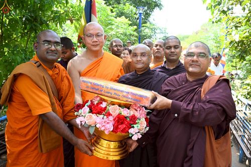 ภาพ No.263259:วันที่ 14 ตุลาคม พ.ศ. 2568 กฐินวัดถ้ำพุทธตรีรัศมี เมืองนาสิก รัฐมหาราษฎร์ ประเทศอินเดีย 