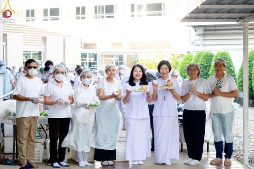 ภาพ No.205642:พิธีสวดพระพุทธมนต์ และถวายภัตตาหารเมนูสวรรค์แด่พระภิกษุ สามเณร วันจันทร์ที่ 3 กุมภาพันธ์ พ.ศ. 2568 ณ หอฉันคุณยายอาจารย์ฯ วัดพระธรรมกาย