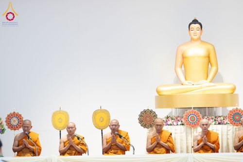 ภาพ No.194720:พิธีเจริญพระพุทธมนต์ และทำบุญตักบาตร ถวายพระราชกุศล แด่พระบาทสมเด็จพระเจ้าอยู่หัว เนื่องในโอกาสพระราชพิธีสมมงคล พระชนมายุเท่าพระบาทสมเด็จพระพุทธยอดฟ้าจุฬาโลกมหาราช สมเด็จพระปฐมบรมกษัตริยาธิราชแห่งพระราชวงศ์จักรี พุทธศักราช 2568 วันที่ 14 มกราคม พ.ศ. 2568