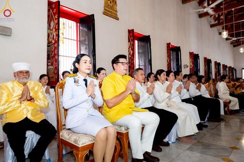 ภาพ No.214732:พิธีต้อนรับสัญญาบัตร พัดยศ พระราชวิเทศวชิรเวที (บัณฑิต วรปญฺโญ) เจ้าอาวาสวัดพระธรรมกายสกอตแลนด์ สหราชอาณาจักร ผู้ช่วยเจ้าอาวาสวัดพระธรรมกาย ณ อุโบสถพระไตรปิฏก วัดพระธรรมกาย