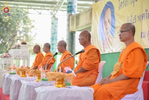 ภาพ No.180174:พิธีตัดปอยผมธรรมทายาท ณ ศูนย์ปฏิบัติธรรมวิหารแดง จ.สระบุรี โครงการบรรพชาอุปสมบท บูชาธรรมมหาปูชนียาจารย์ วันที่ 5 ธันวาคม พ.ศ. 2567