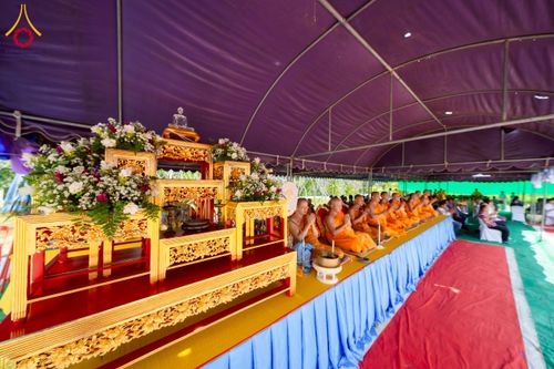 ภาพ No.255431:วันที่ 13 ตุลาคม พ.ศ. 2568 พิธีบรรจุพระบรมสารีริกธาตุ ผูกผ้า 7 สี เพื่อความเป็นสิริมงคล  และ ยกช่อฟ้า ประดิษฐานบนหลังคาอุโบสถวัดทุ่งเจริญธรรม ถวายบูชาธรรม 81 ปี หลวงพ่อธัมมชโย โดยคณะศิษยานุศิษย์ ณ วัดทุ่งเจริญธรรม อ.อมก๋อย จ.เชียงใหม่