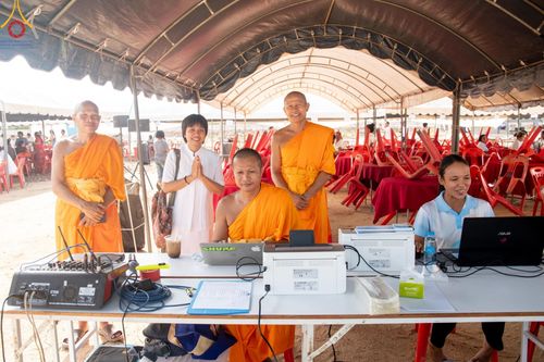 ภาพ No.144371:3 Bigboon 1.พิธีทอดผ้าป่าสถาปนาสังฆรัตนะปทุมเจดีย์ 2.พิธีประดิษฐานดอกบัวอนันต์นิรันดร์กาล 3.พิธีถวายมหาสังฆทานแด่คณะสงฆ์ทุกวัดในจังหวัดปัตตานี ณ ศูนย์อบรมเยาวชนจังหวัดปัตตานี วันอาทิตย์ที่ 14 กรกฎาคม พ.ศ. 2567