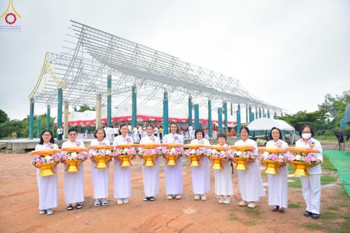 ภาพ No.146530:พิธีทอดผ้าป่าสร้างหลังคาอาคาร 80 ปี หลวงพ่อธัมมชโย ณ ศูนย์ปฎิบัติธรรมวิหารแดง จังหวัดสระบุรี วันอาทิตย์ที่ 28 กรกฎาคม พ.ศ. 2567