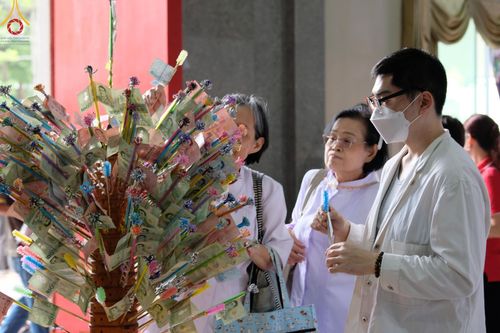 ภาพ No.166674:พิธีทอดกฐิน ณ วัดด่าน กรุงเทพมหานคร ในโครงการกฐินสามัคคีทั่วไทย 30,000 วัด บูชาธรรม 80 ปี หลวงพ่อธัมมชโย โดยคณะศิษยานุศิษย์วัดพระธรรมกาย วันที่ 23 ตุลาคม พ.ศ. 2567