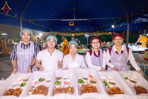 ภาพ No.199326:พิธีถวายภัตตาหารเป็นสังฆทาน แด่พระธรรมยาตรา ณ อนุสรณ์สถานบางปลา วัดบางปลา อำเภอบางเลน จังหวัดนครปฐม ในโครงการธรรมยาตรา กตัญญูบูชา มหาปูชนียาจารย์ พระมงคลเทพมุนี(สด จนฺทสโร) พระผู้ปราบมาร อนุสรณ์สถาน 7 แห่ง ปีที่ 13 วันที่ 22 มกราคม พ.ศ. 2568