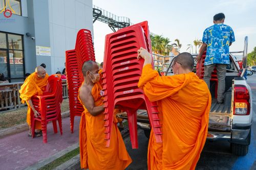 ภาพ No.185535:V.47 เบื้องหลังของเบื้องหน้า งานตักบาตรพระ 10,000 รูป ณ จ.กาญจนบุรี วันที่ 20-21 ธันวาคม พ.ศ. 2567