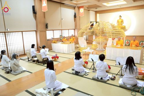 ภาพ No.213394:วันอาทิตย์ที่ 16 มีนาคม พ.ศ. 2568 พิธีบุพเปตพลี, ถวายภัตตาหาร, ปล่อยปลา วัดพระธรรมกายคานากาว่า ประเทศญี่ปุ่น