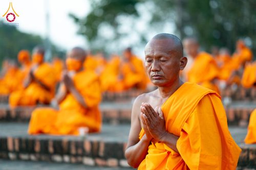 ภาพ No.130582:พิธีจุดโคมประทีปถวายเป็นพุทธบูชา ในโครงการบรรพชา 1,250 รูป ณ มหาวิหารมายาเทวี แดนประสูติ สวนลุมพินี ประเทศเนปาล วันที่ 9 มีนาคม พ.ศ. 2567