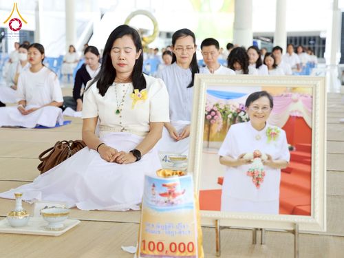 ภาพ No.262641:วันที่ 18,25 ตุลาคม พ.ศ. 2568 พิธีถวายภัตตาหารเมนูสวรรค์ เพื่อการบรรลุธรรม ณ หอฉันคุณยายอาจารย์ฯ วัดพระธรรมกาย