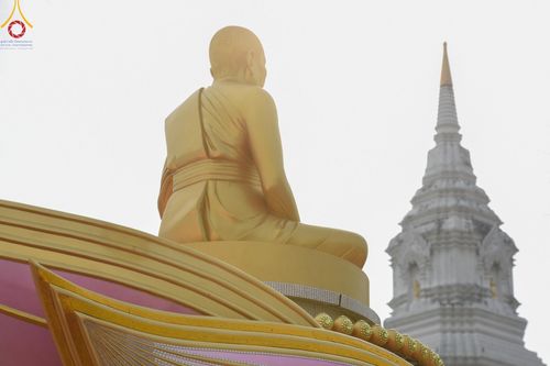 ภาพ No.201531:พิธีจุดประทีปถวายเป็นพุทธบูชา และบูชาธรรมมหาปูชนียาจารย์ ณ อาคารธรรมยาตรา กตัญญูบูชามหาปูชนียาจารย์ ตรงข้ามวัดปากน้ำภาษีเจริญ จ.กรุงเทพมหานคร ในโครงการธรรมยาตรา กตัญญูบูชา มหาปูชนียาจารย์ พระมงคลเทพมุนี(สด จนฺทสโร) พระผู้ปราบมาร อนุสรณ์สถาน 7 แห่ง