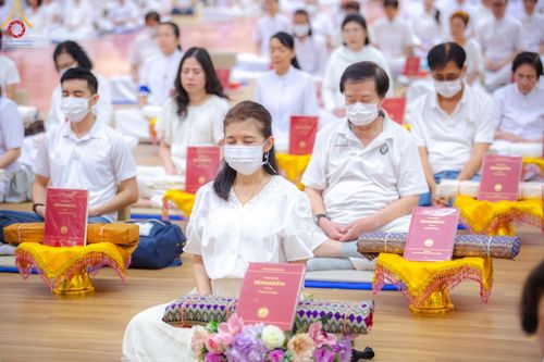 ภาพ No.138761:พิธีถวายกองทุนสนับสนุน การสร้างพระไตรปิฎกฉบับธรรมชัย และอนุรักษ์คัมภีร์ใบลาน น้อมบูชาธรรมหลวงพ่อธัมมชโย 80 ปี ณ ห้องแก้วสารพัดนึก 2 วัดพระธรรมกาย วันเสาร์ที่ 1 มิถุนายน พศ. 2567