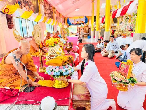 ภาพ No.181930:พิธีทอดกฐิน ณ วัดเนินทองวราราม จ.ลพบุรี ในโครงการทอดกฐินสามัคคีทั่วไทย 30,000 วัด บูชาธรรม 80 ปี หลวงพ่อธัมมชโย โดยคณะศิษยานุศิษย์วัดพระธรรมกาย วันที่ 2 พฤศจิกายน พ.ศ. 2567