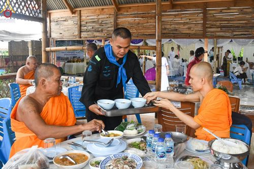 ภาพ No.100394:พิธีทอดกฐินสามัคคี และพิธีเทฐานรากอาคาร สร้างโรงทานหมู่บ้านปฎิบัติธรรม ณ ศูนย์อบรมเยาวชนปัตตานี วันที่ 26 พฤศจิกายน พ.ศ. 2566